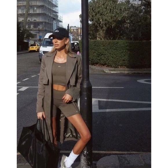 Alo Yoga Off-Duty Cap Black/White - Picture 12 of 16